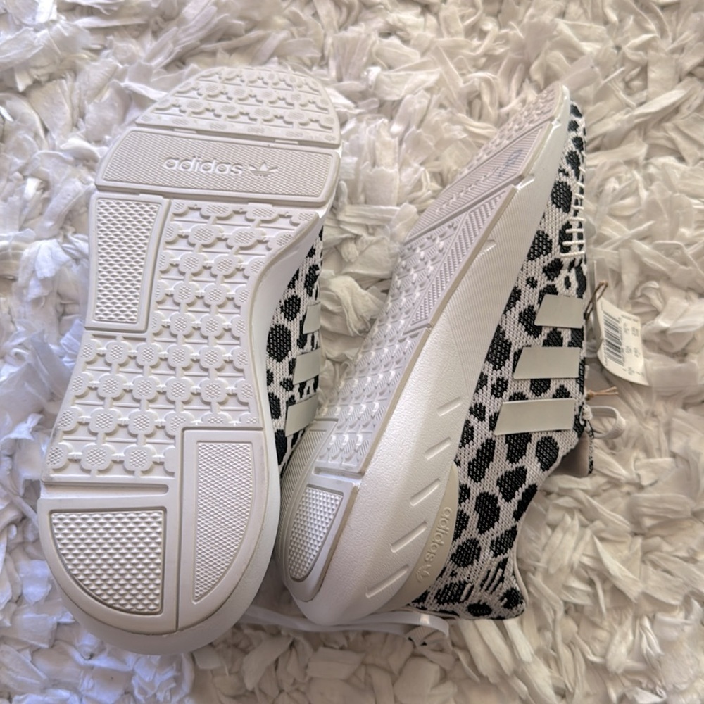 NWT Adidas Swift Run 22 Leopard Sneakers - Picture 7 of 10